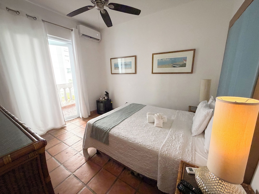 ROOM, QUEEN BED, OCEAN VIEW