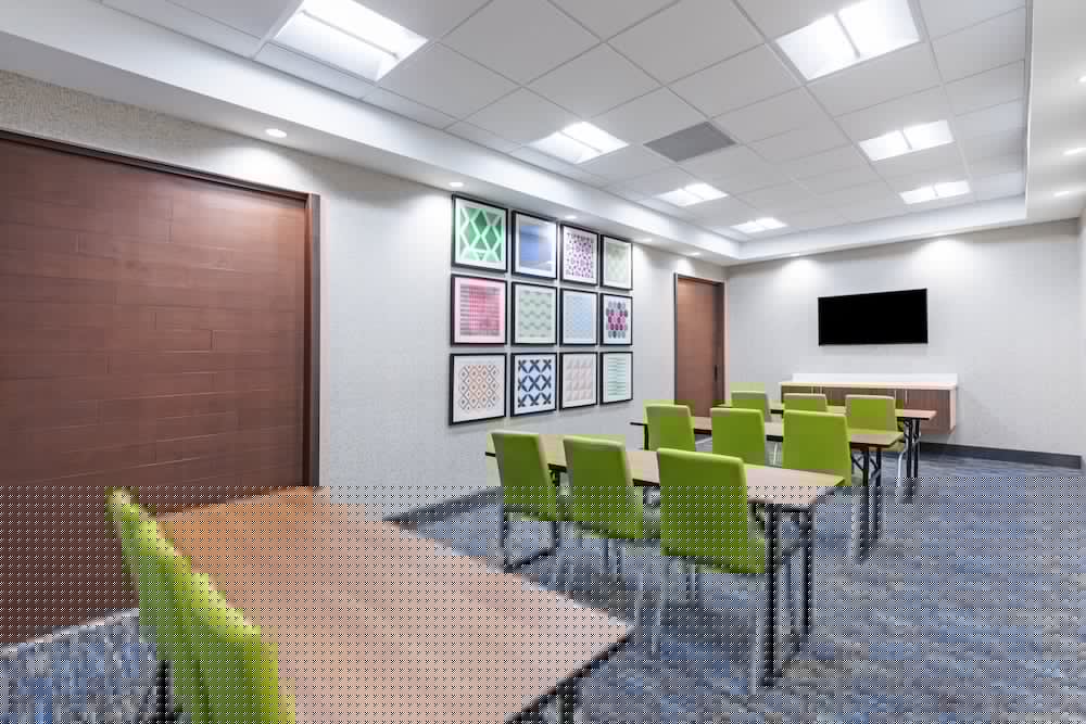 Holiday Inn Express & Suites Parsons 38/39