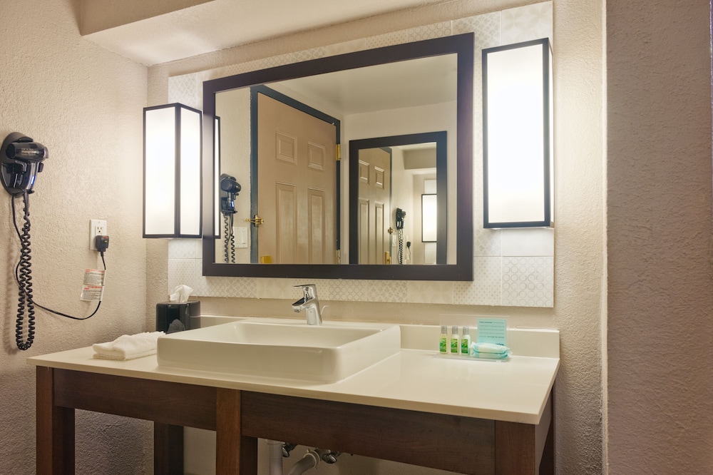The Palms Inn & Suites 37/45