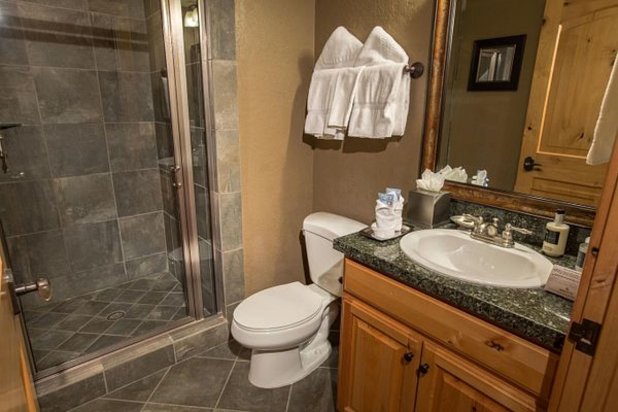 Room, Queen Bed, Silverado Lodge 3/4