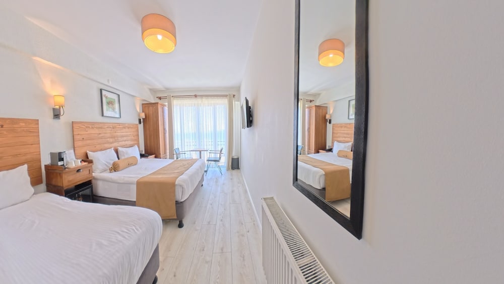 8 Rooms Boutique Hotel 18/50