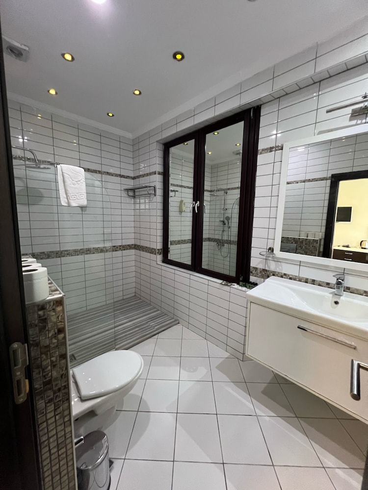 Kolibry Hotel 42/45
