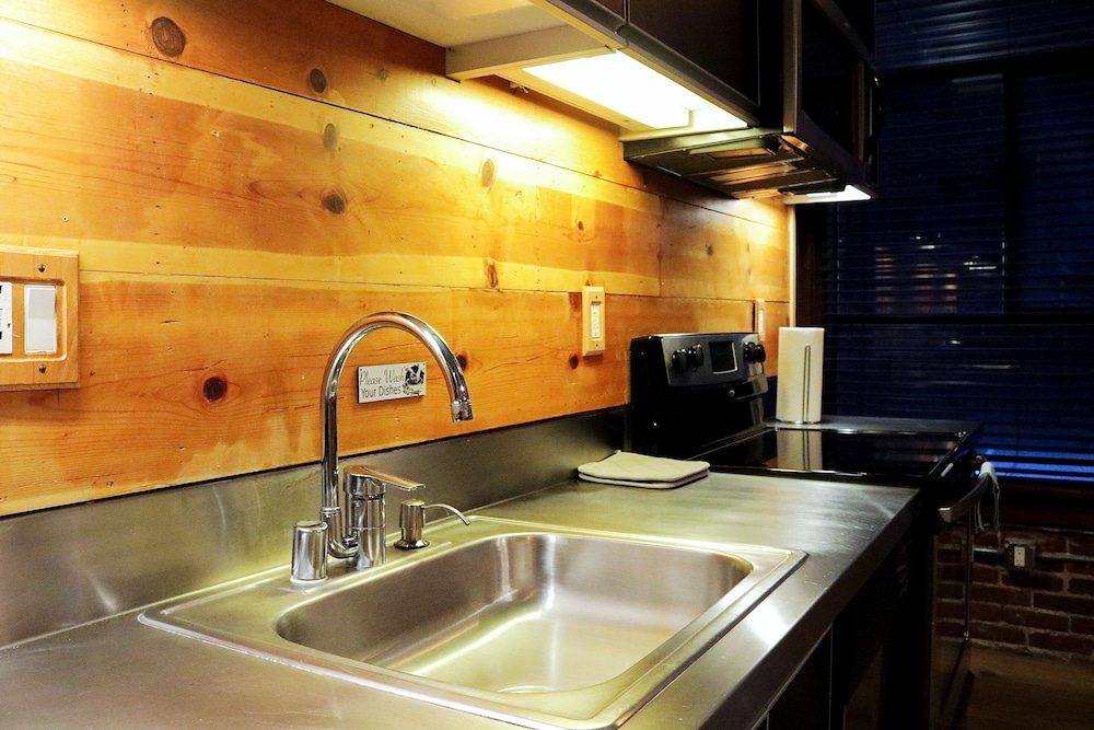 DELUXE, CABIN, MULTIPLE BEDS, THREE STORY