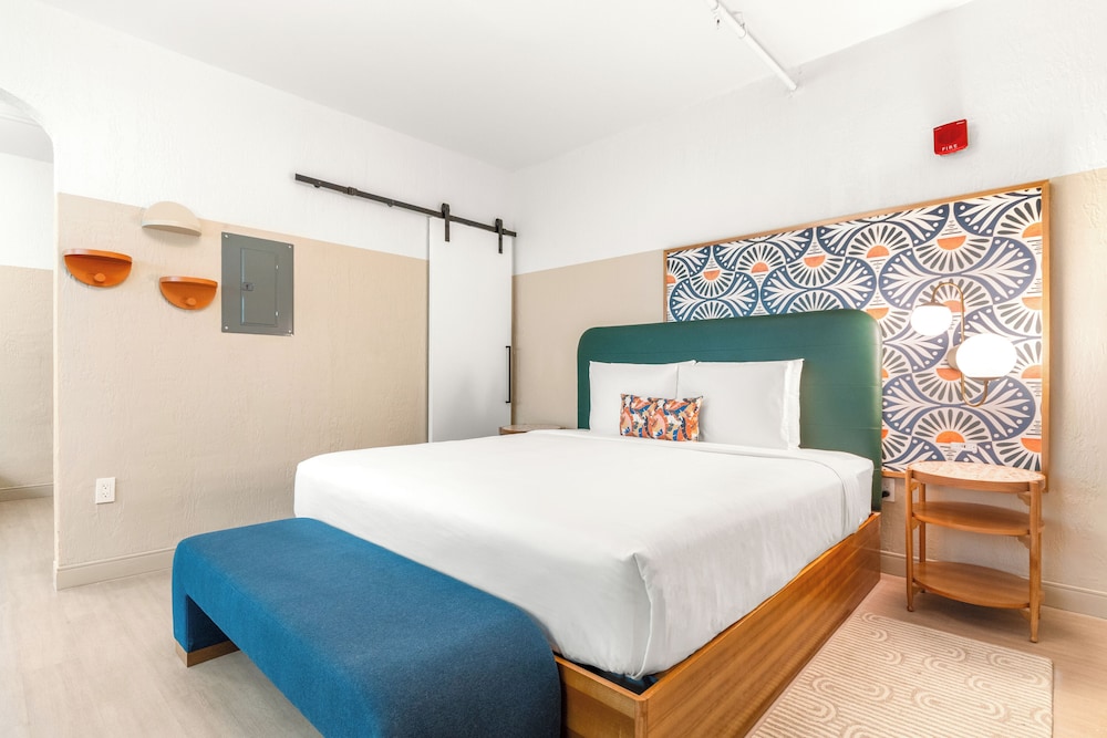 SUPERIOR, KING BED