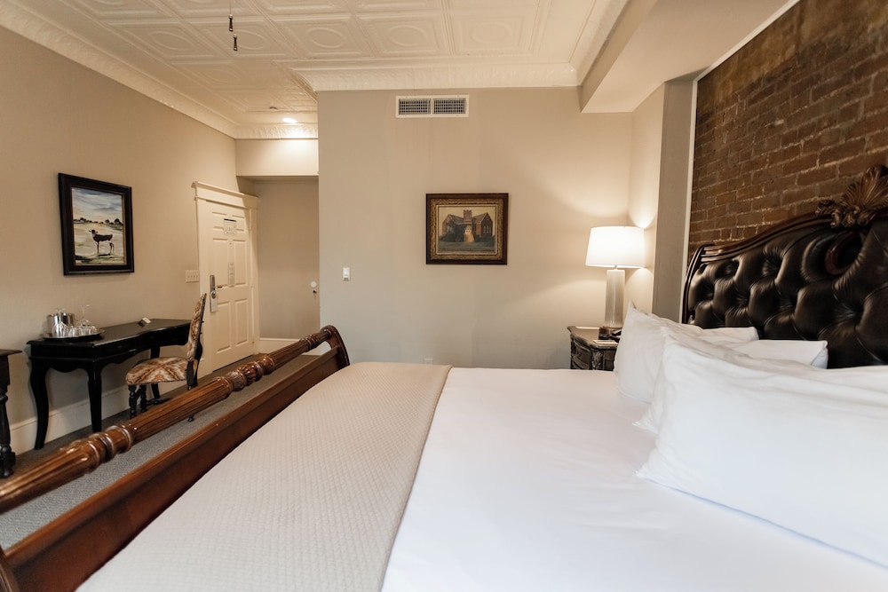 Standard, King Bed, No Window