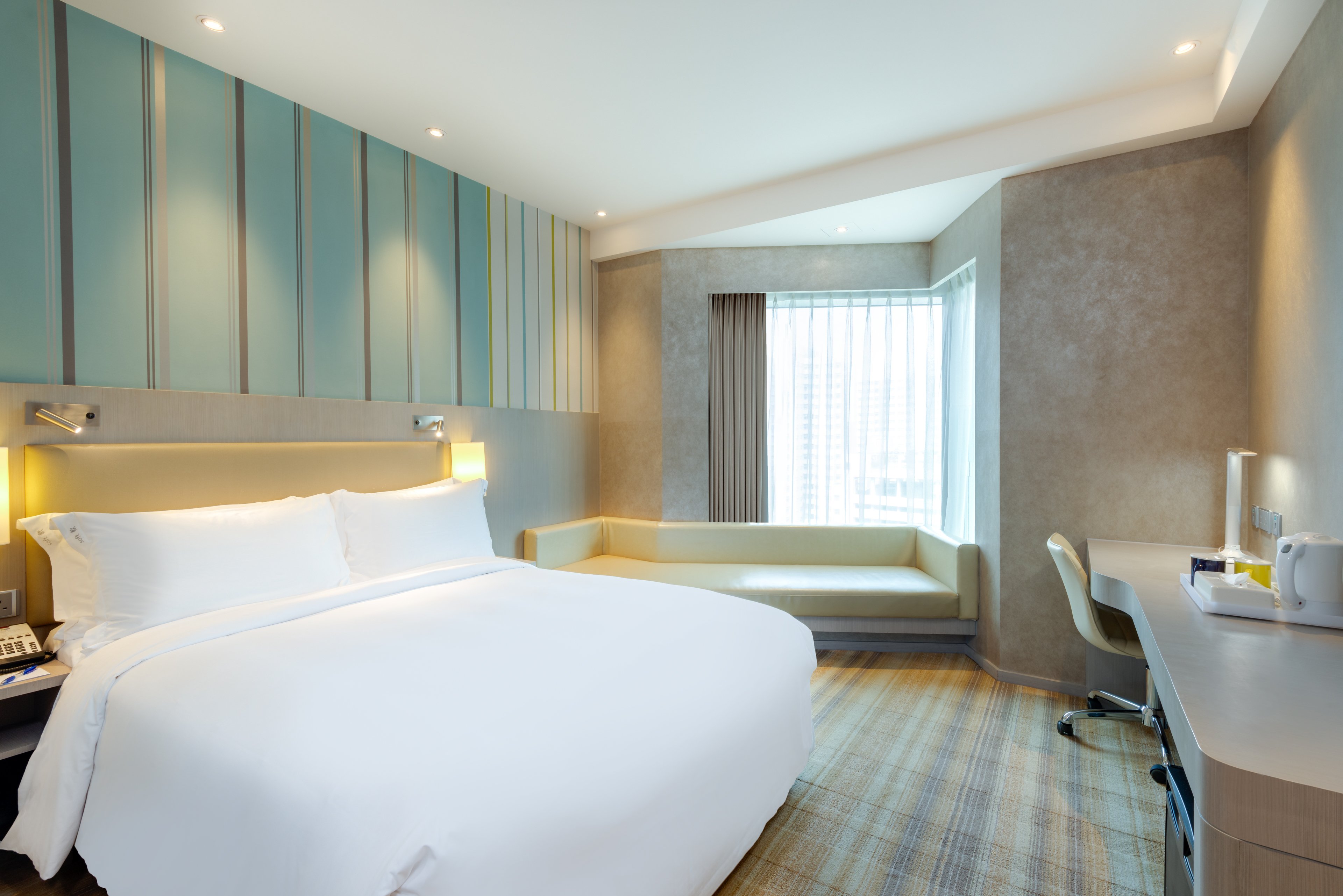 STANDARD, QUEEN BED, HIGH FLOOR