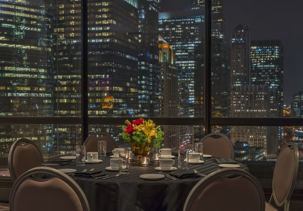 Holiday Inn Chicago Downtown - Wolf Point 23/74