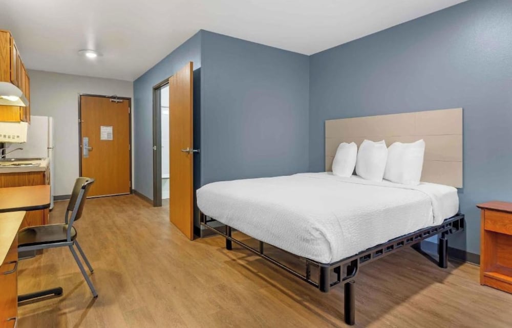 Studio 6 Extended Stay Fort Myers FL 17/49