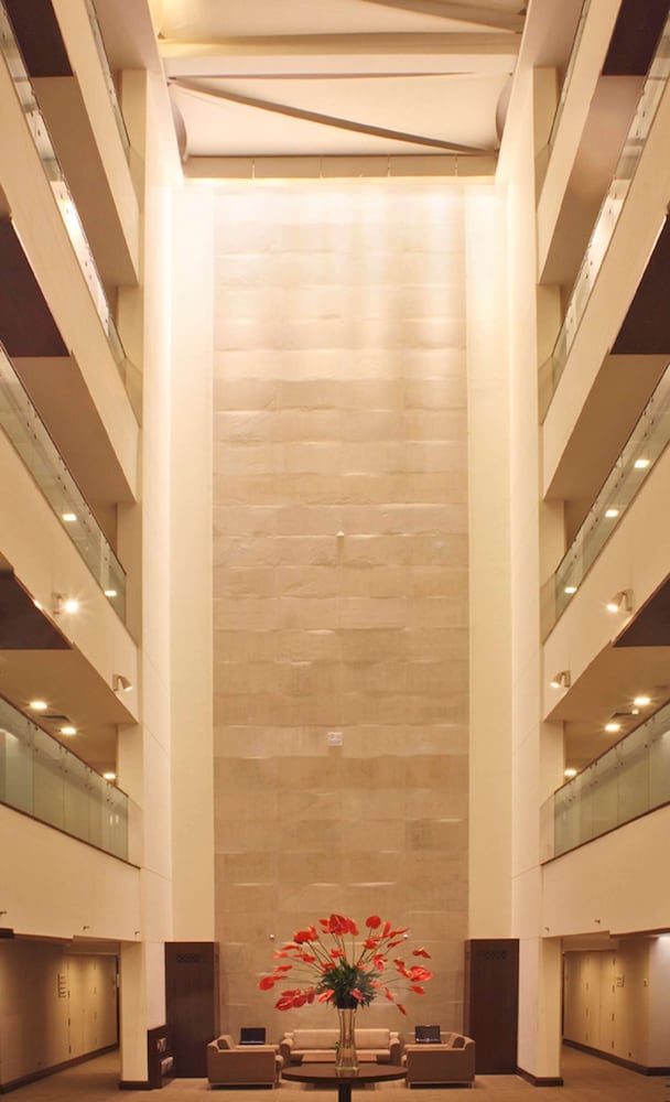 Hilton Garden Inn New Delhi Saket 32/66