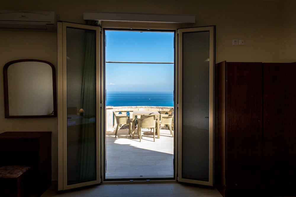 Blue Horizon Studios 20/50