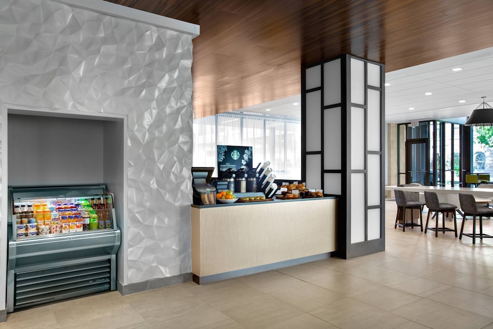 Courtyard By Marriott Knoxville Downtown 11/50
