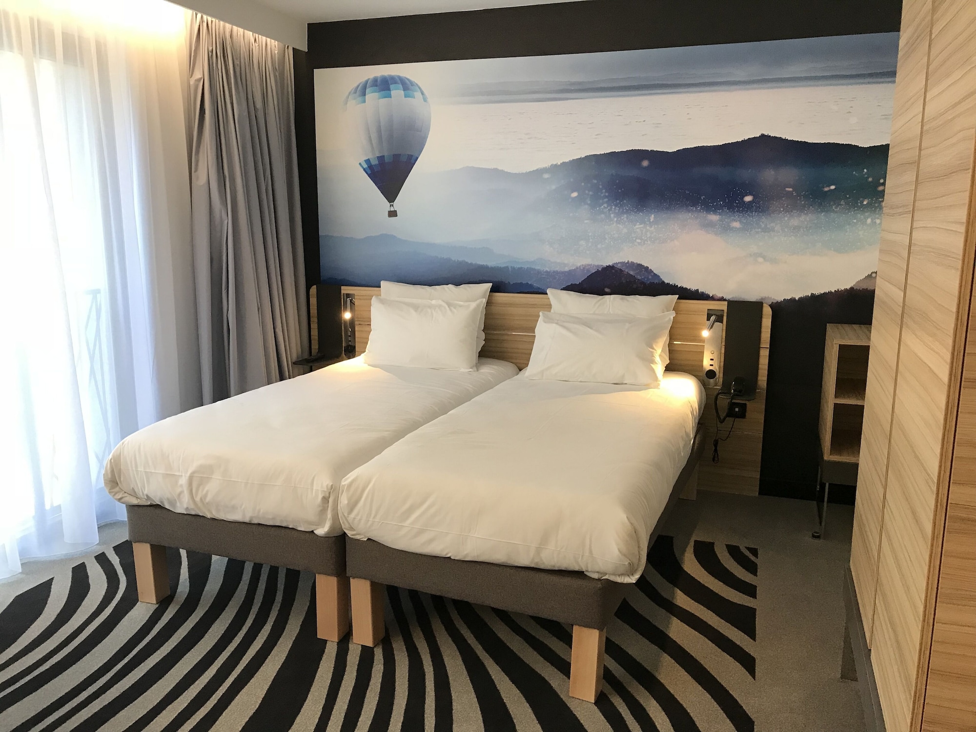 SUPERIOR, SUITE, TWIN BEDS