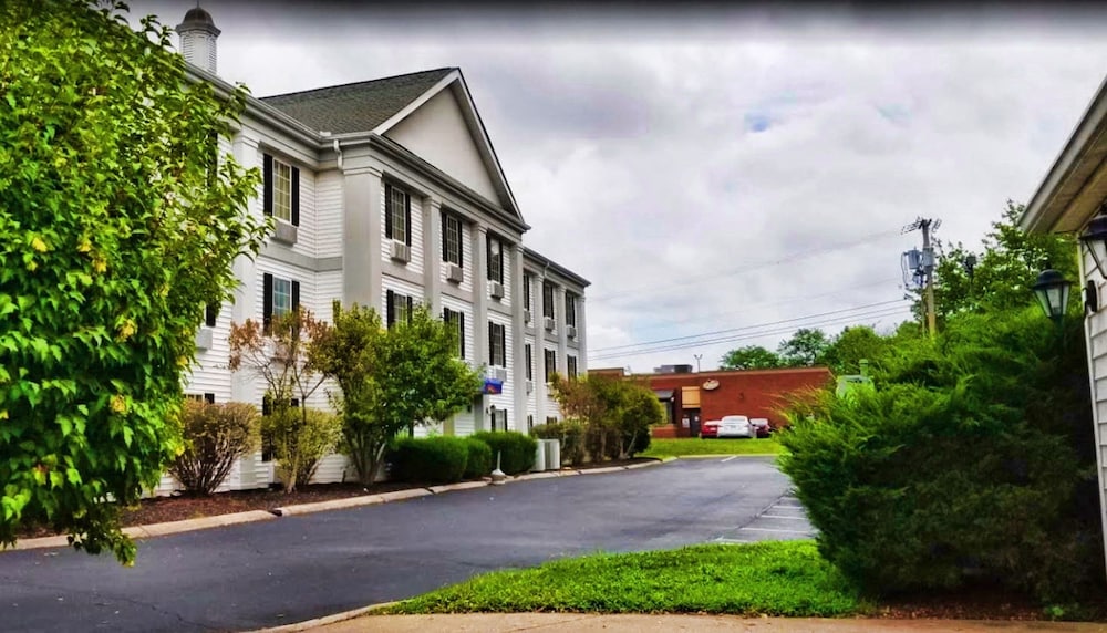 Baymont By Wyndham Columbia Maury 2/28