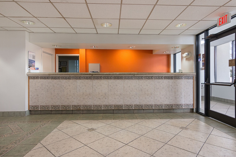 Lobby at Motel6 Newnan, GA, NEWNAN - GA
