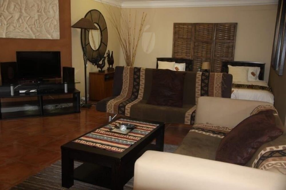Glenda S Guest Suites 31/50