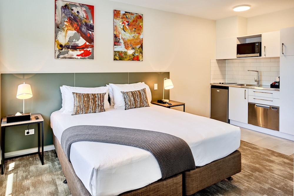 Sojourn Apartment Hotel Ghuznee 12/35