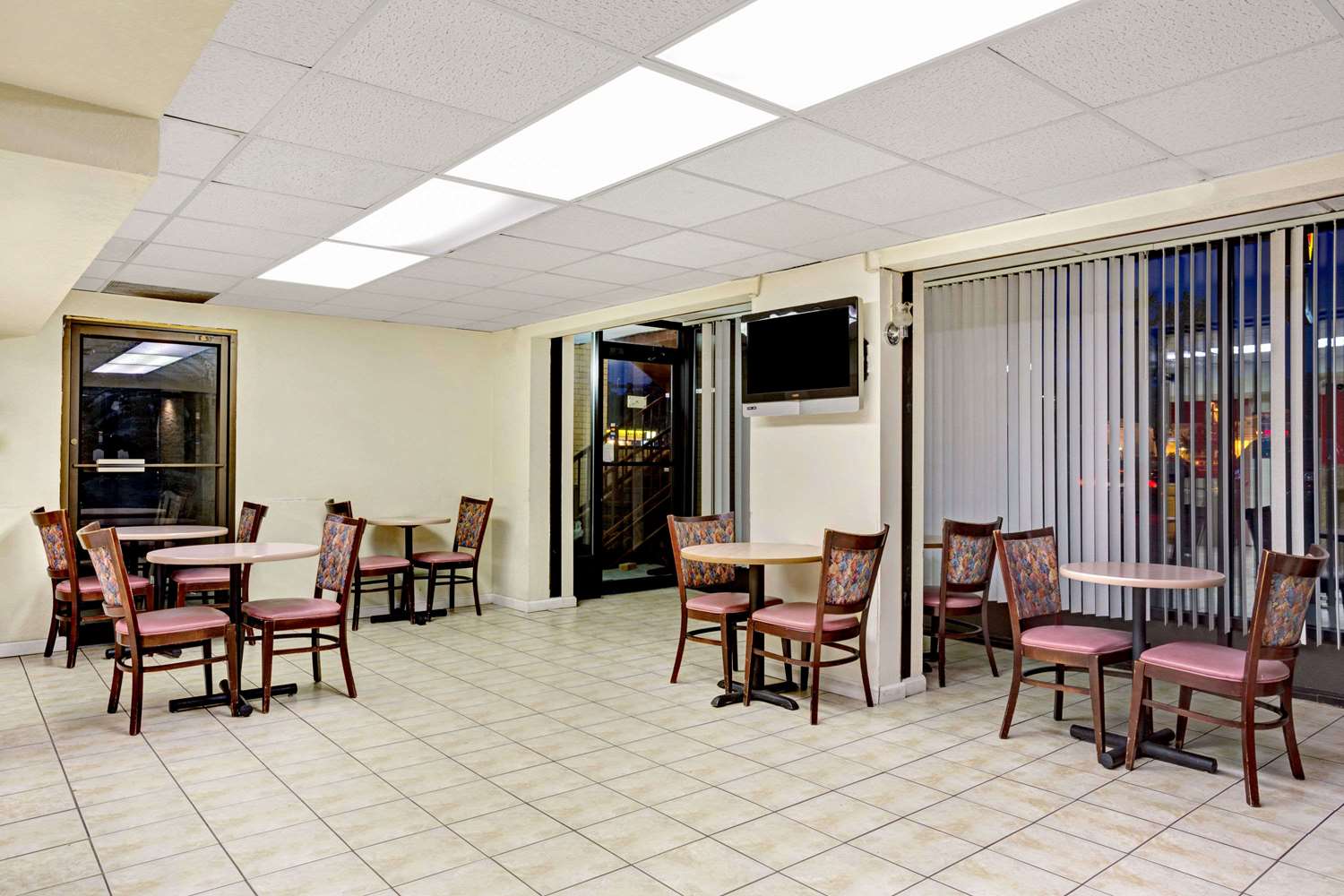 Super 8 By Wyndham Fredericksburg 20/28