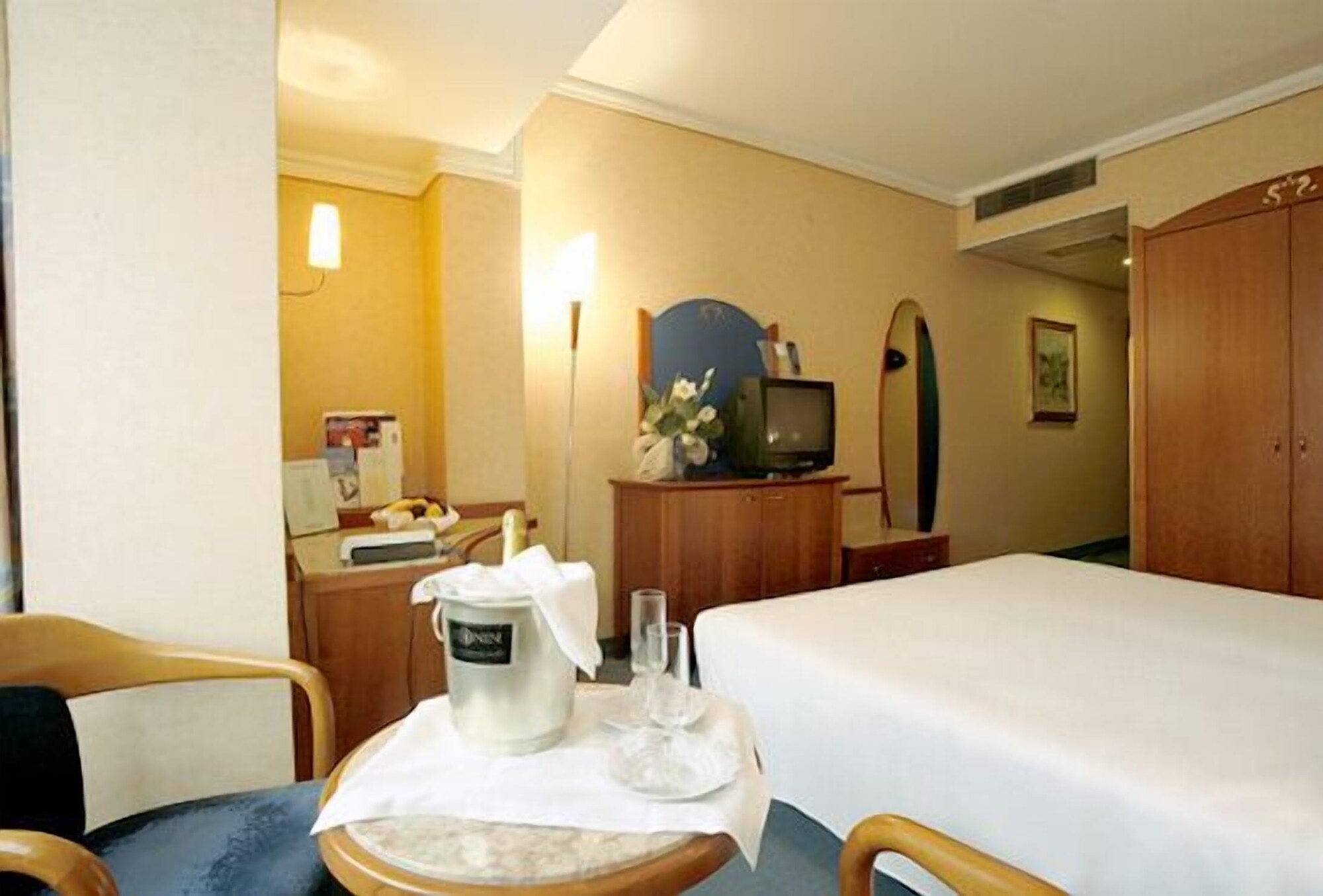 Room, Double Bed