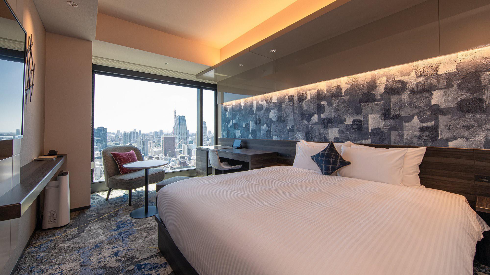 Superior, King Bed, Night View