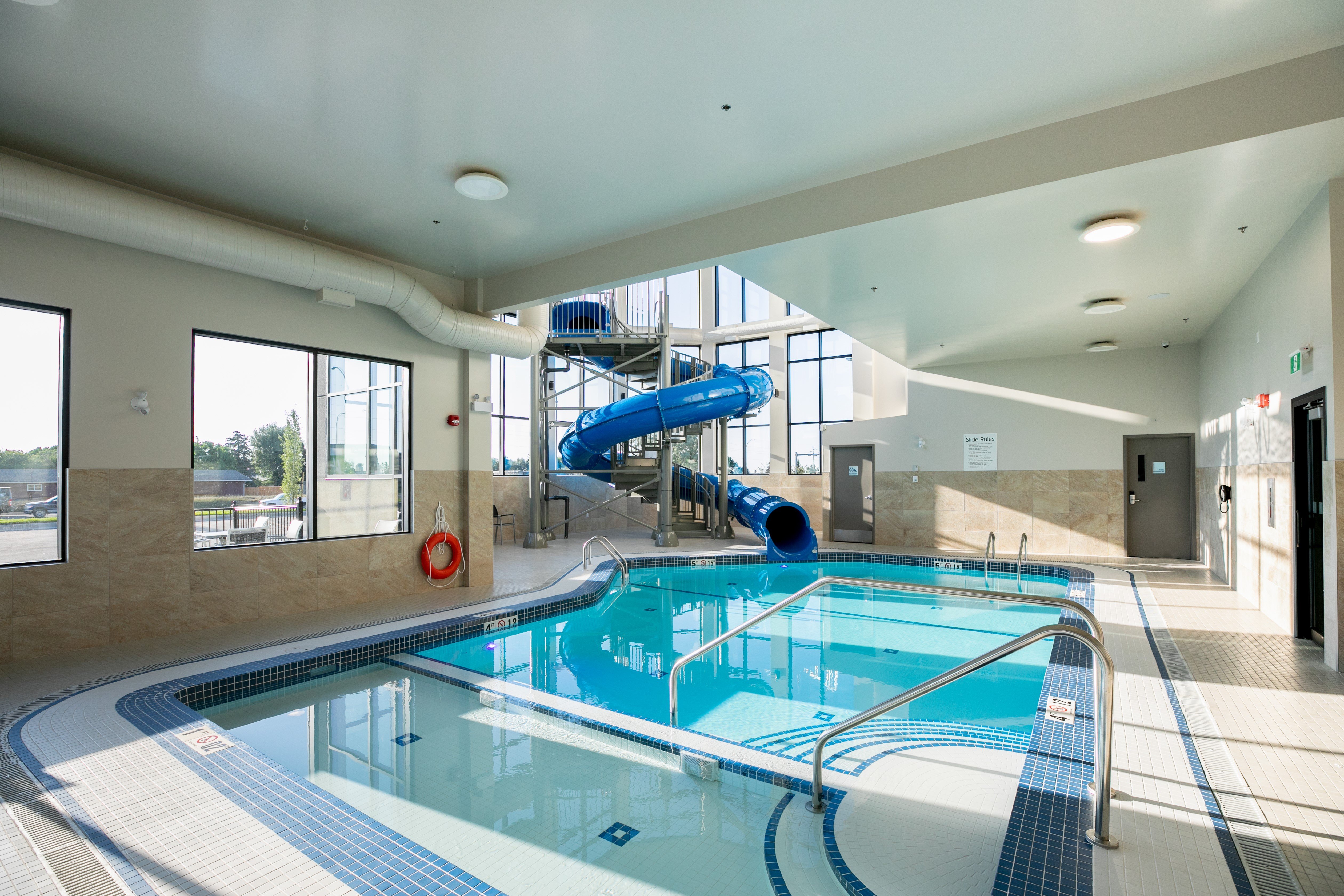 Holiday Inn Express Lethbridge Southeast 44/72