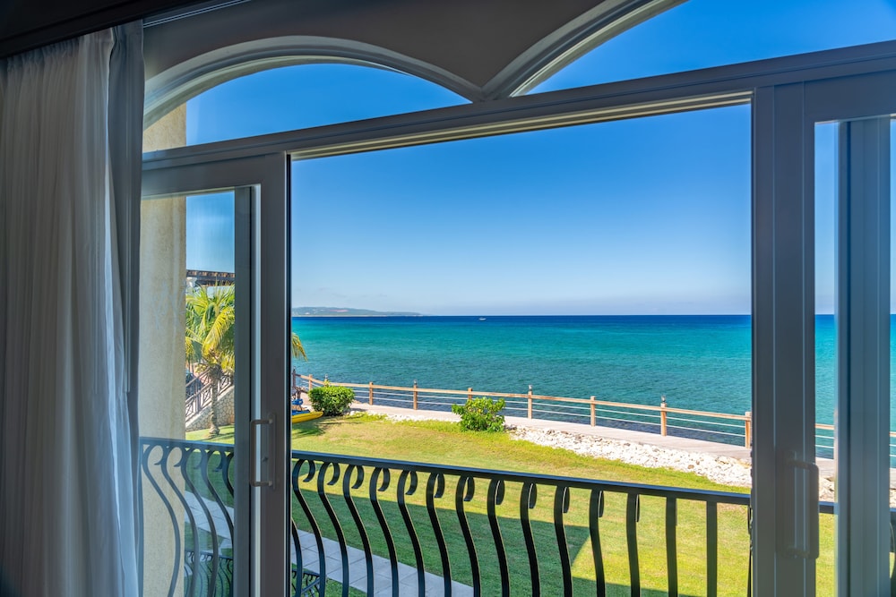 Jewel Paradise Cove Beach Resort and Spa All Inclusive - Adults Only 44/50