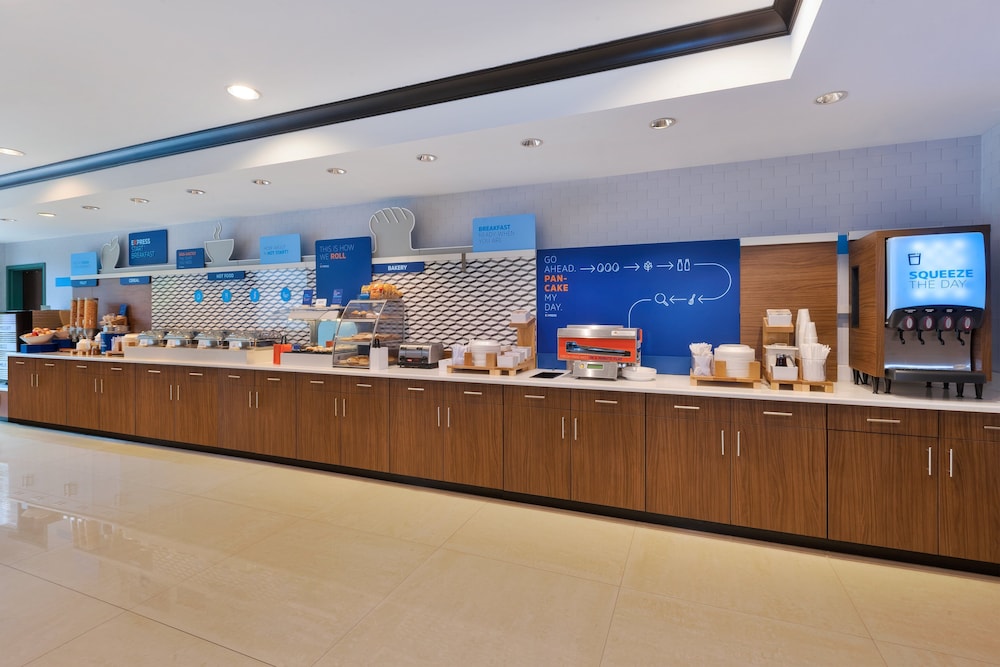 Holiday Inn Express Suites Warminster Horsham 11/63
