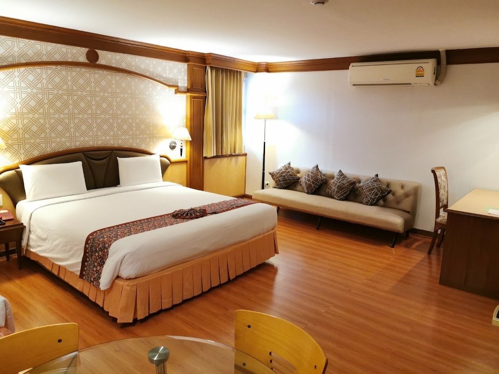 Sakol Hotel 30/65