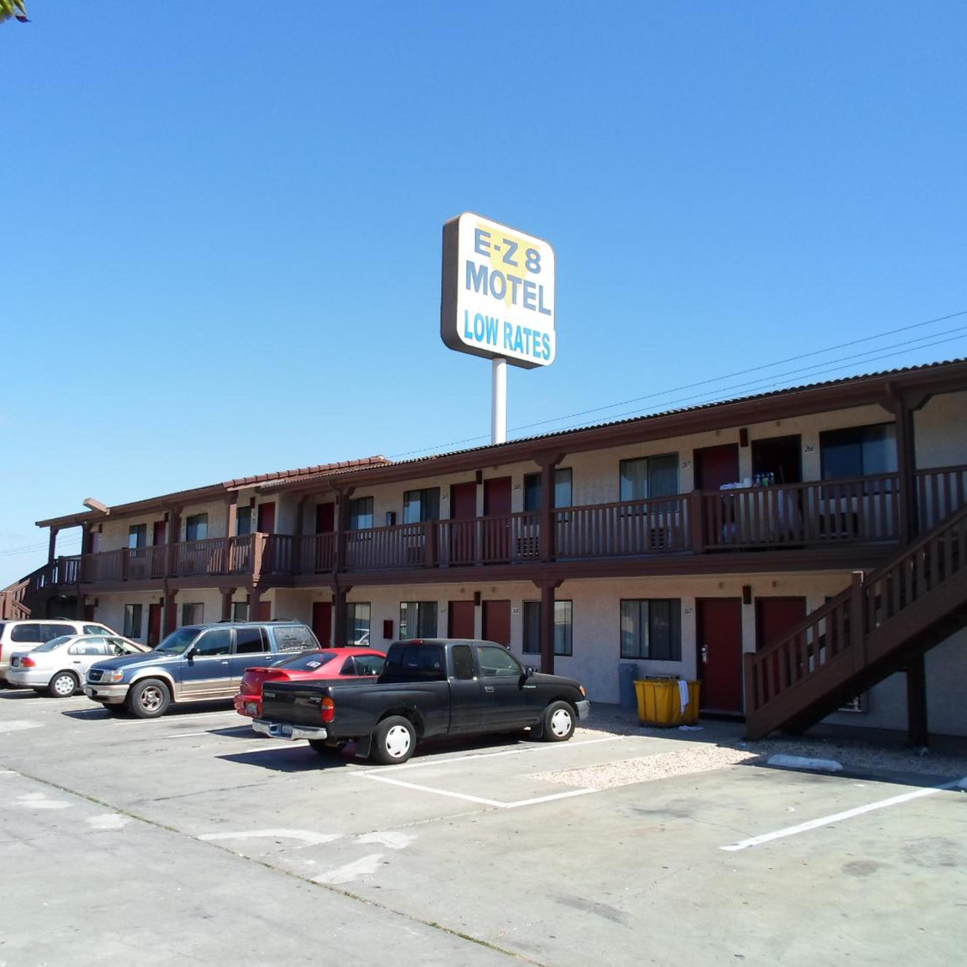 EZ 8 Motel Newark 20/25