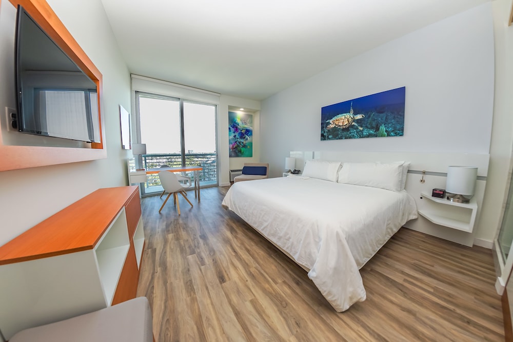 Maritime Hotel Fort Lauderdale Cruise Port 7/42