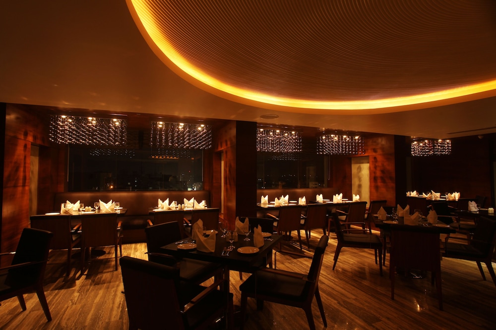 PARADIGM SAROVAR PORTICO 18/21