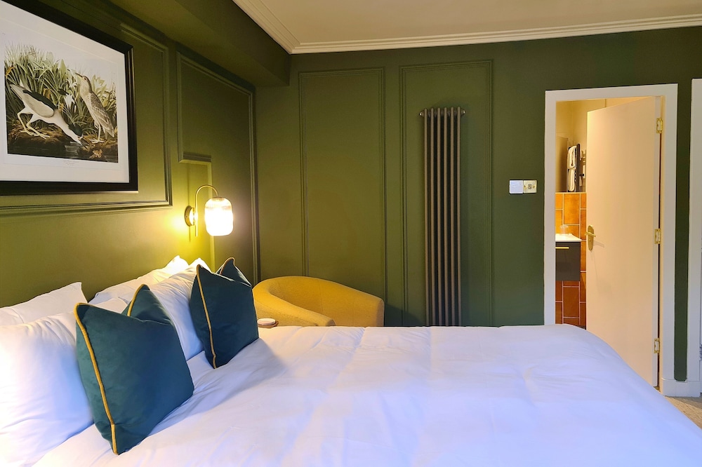 The Alyth Hotel 11/50