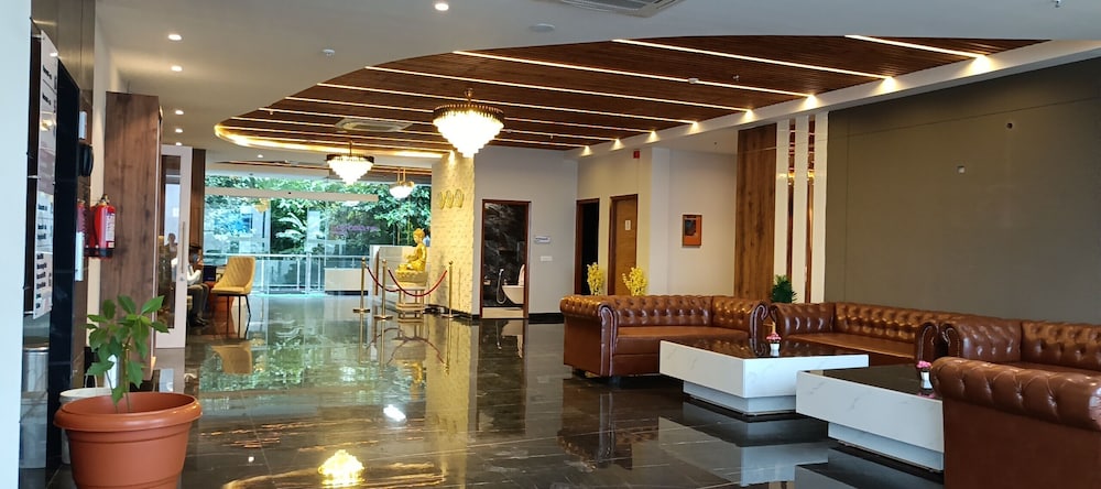 SPT Clarks Inn Suite Mandi 5/22