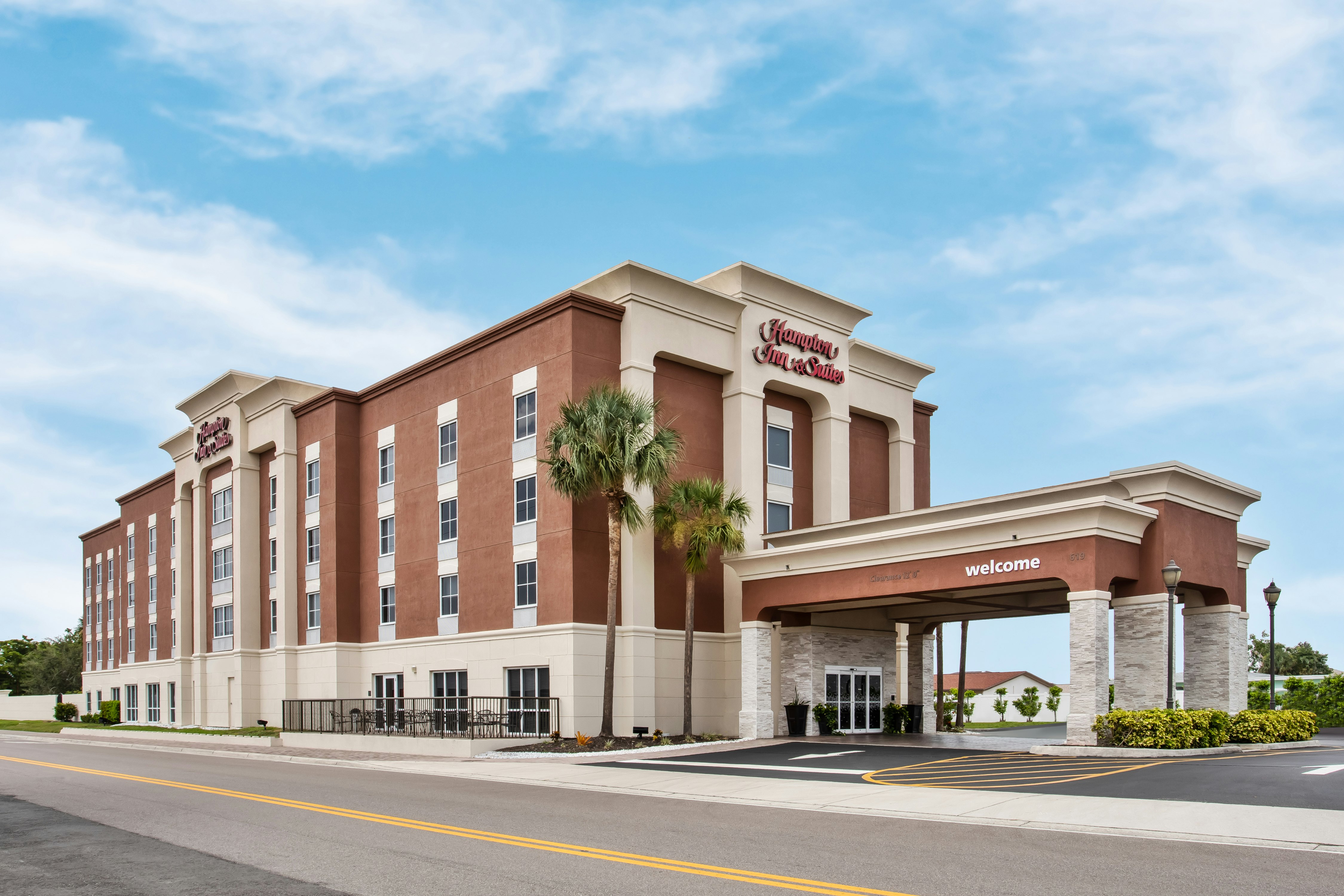 Hampton Inn & Suites - Cape Coral/Fort Myers Area, FL 50/50