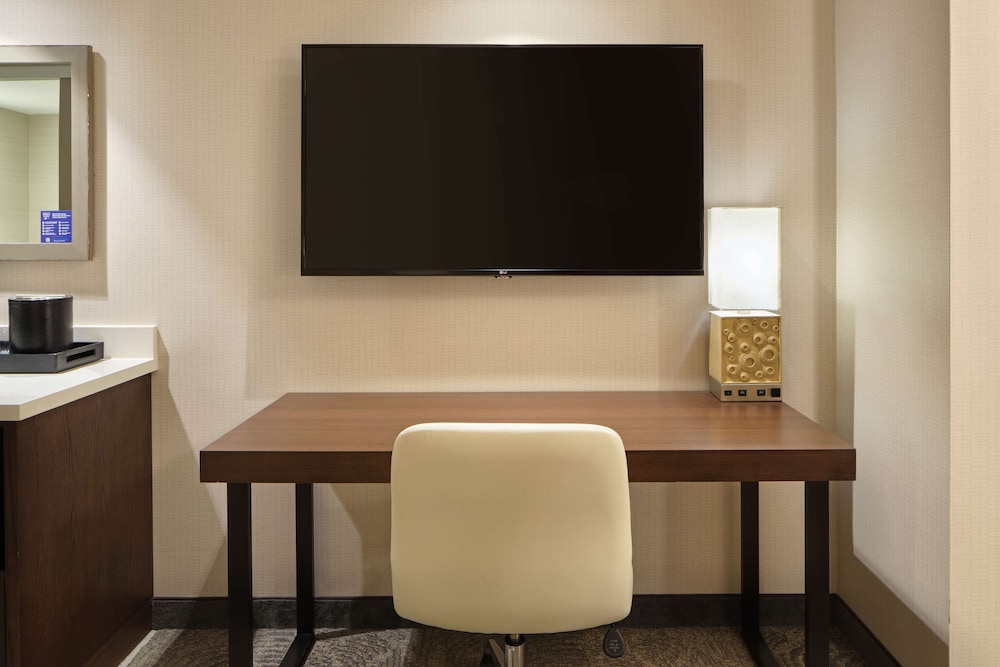 Embassy Suites By Hilton Oahu Kapolei 64/68