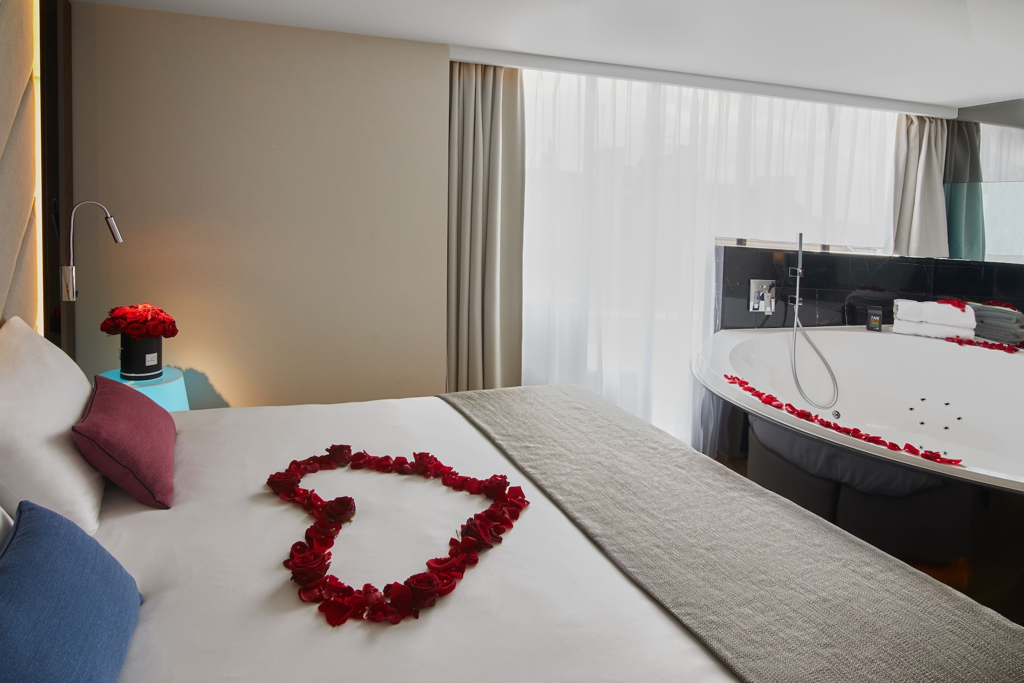 PANORAMIC, SUITE, JETTED TUB, TERRACE