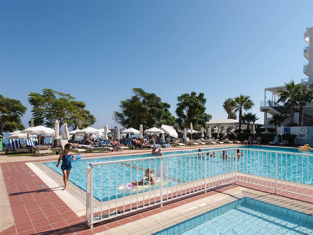 Iliada Beach Hotel 36/64