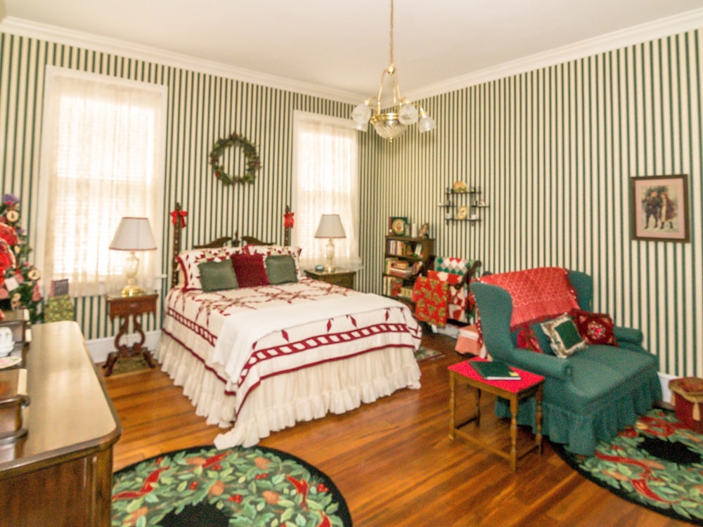 Holly House of Hamilton 4/34