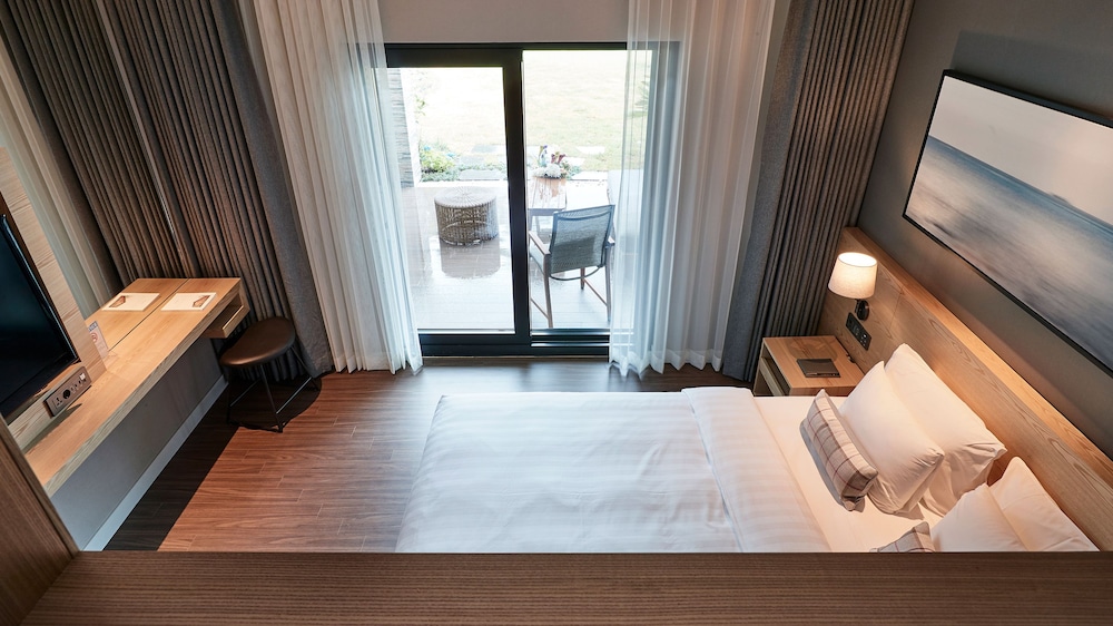 The Suites Hotel Jeju 20/73