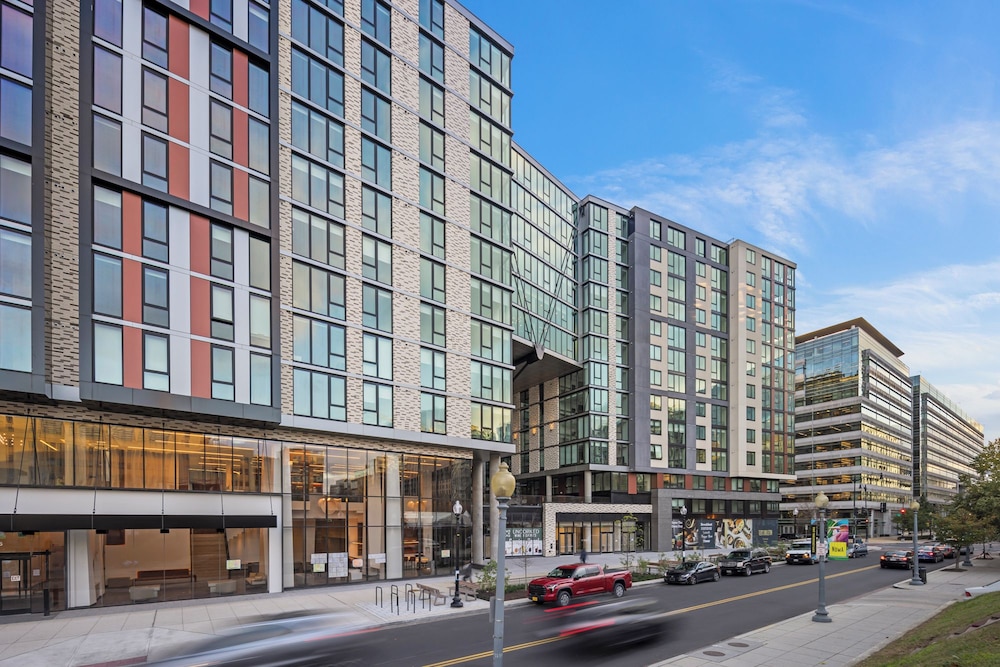Global Luxury Suites at Capitol Hill 40/49