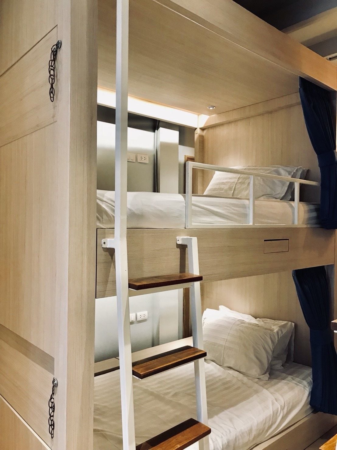 MIXED DORM, 16 BUNK BEDS, SHARED BATHROOM