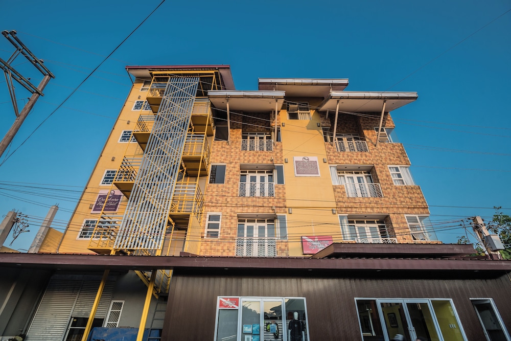 One Averee Bay Hotel 3/59