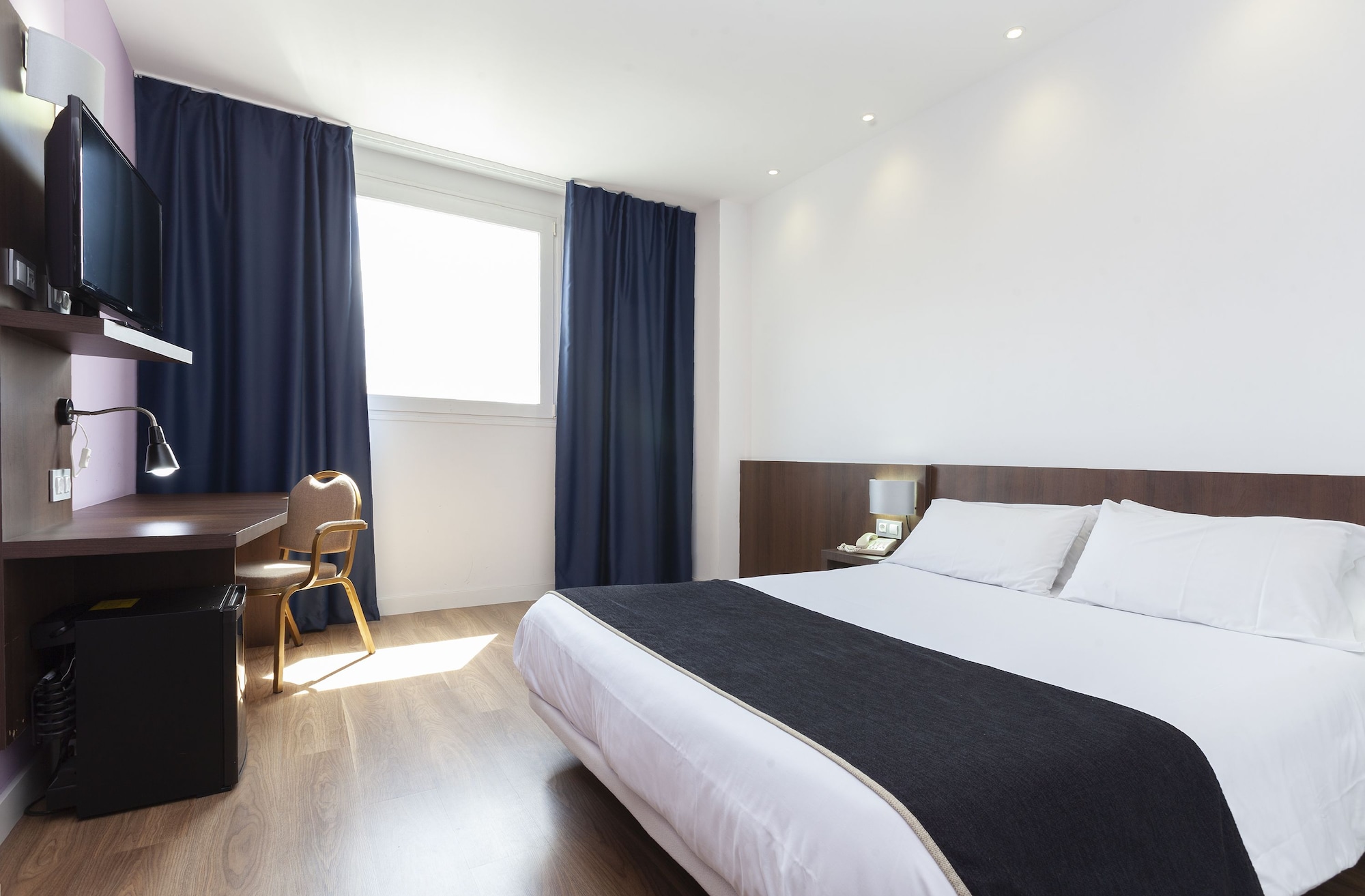 ROOM, SINGLE, DOUBLE BED