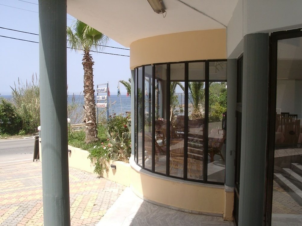 Akasti Hotel 33/39