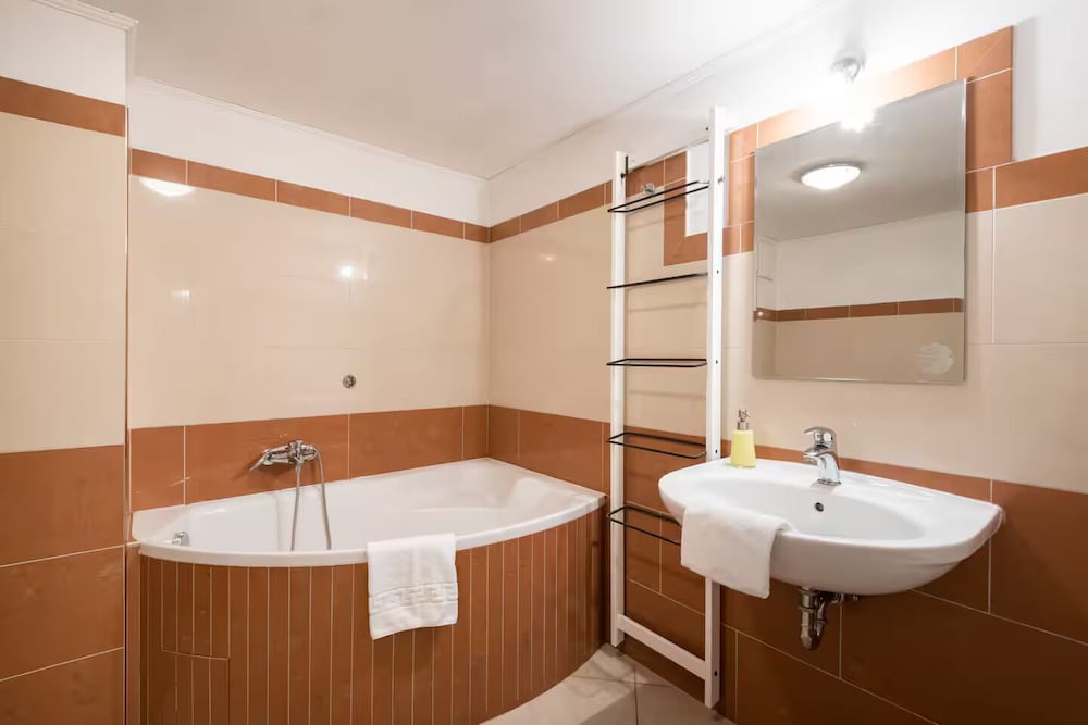 Mezzanine, 2 Bedrooms, Exclusive, Apartment, 5 Beds, Bunk Bed, Sofa، Hybernska Apartments 7/10
