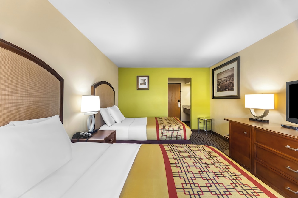 Travel Inn & Suites 11/50