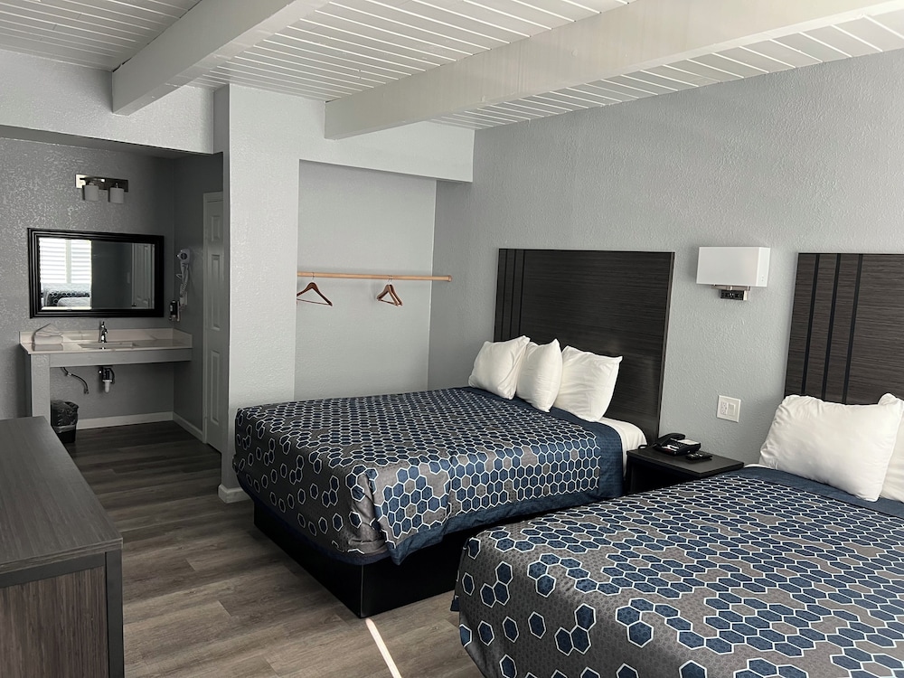 Sea Garden Motel 29/63