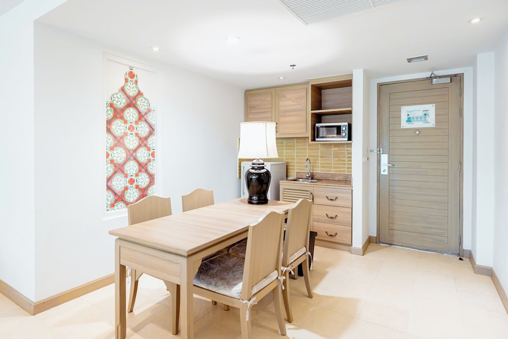 Ravindra Beach Resort and Spa 60/76
