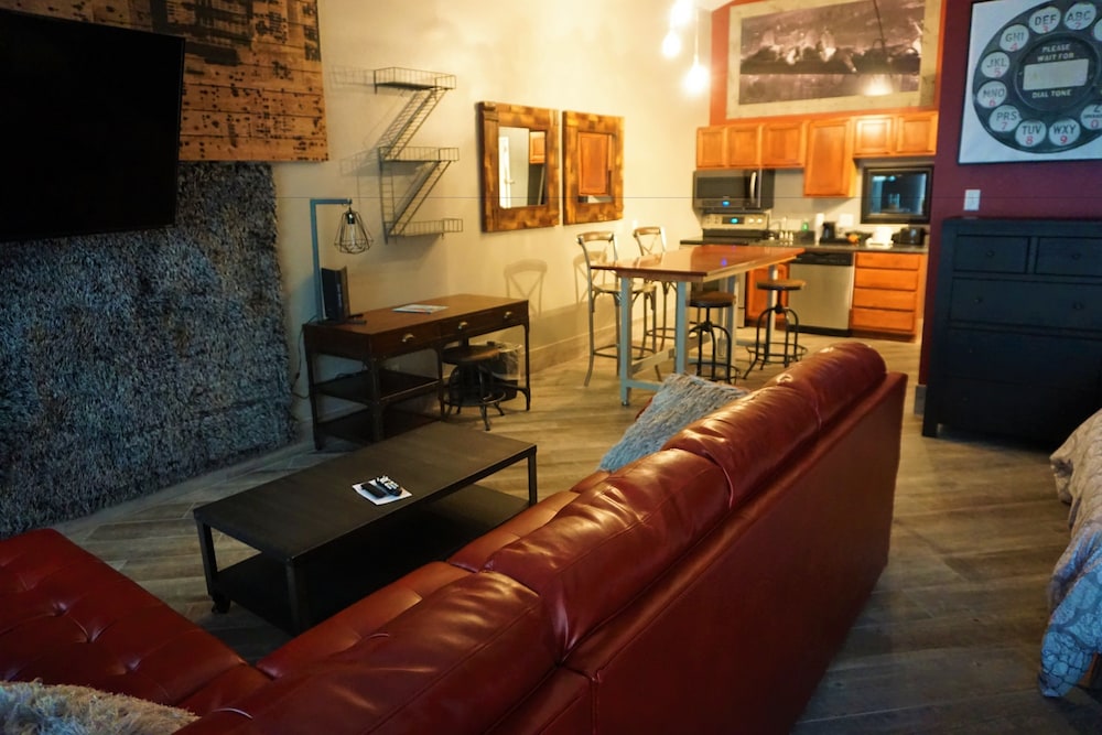 River Hills Hotel 49/66