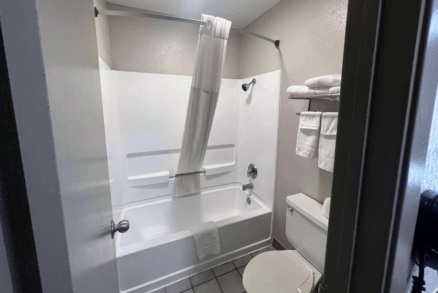 Days Inn By Wyndham Canton 39/43