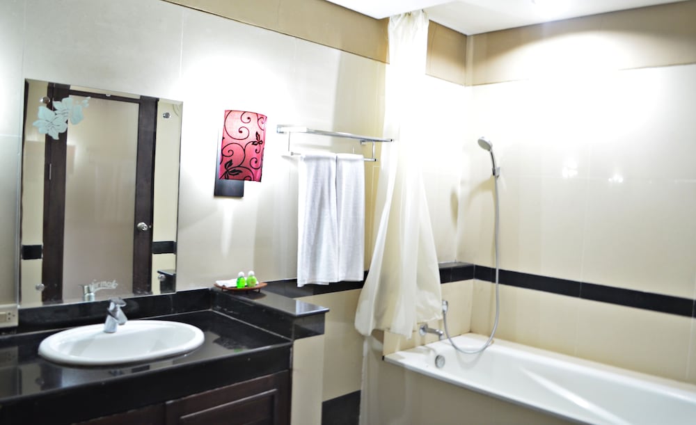 Nirmala Hotel And Convention Centre 62/66